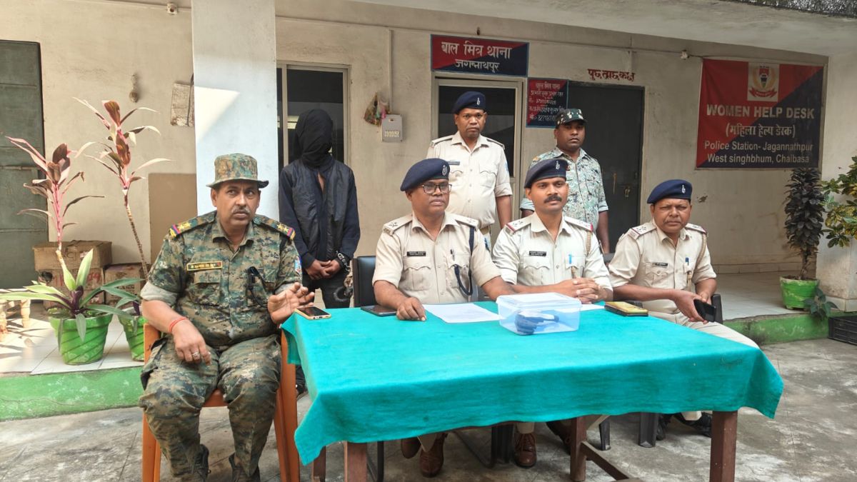 west singhbhum news youth arrested for threatening passersby