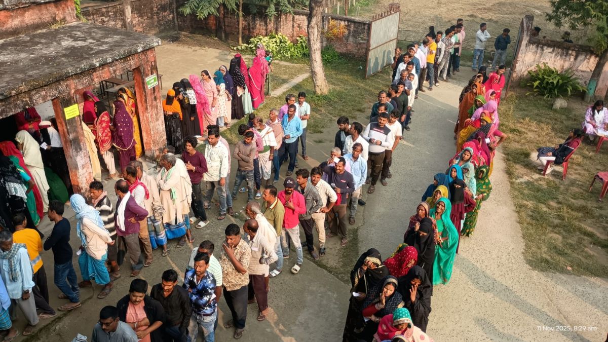 bihar chunav 2025 polling officer death stone pelting arrests during voting