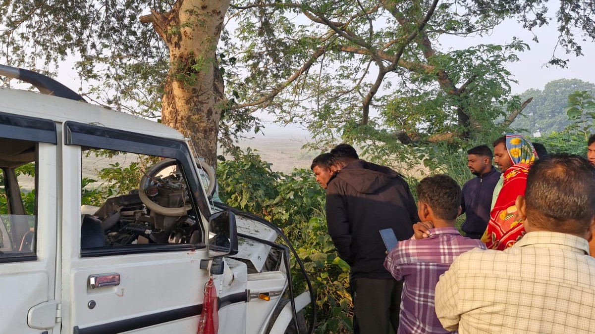 ballia road accident four dead as bolero collides with tree