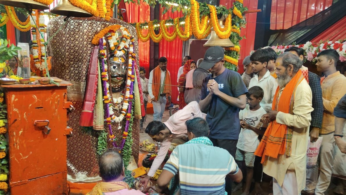 baba lat bhairav gave darshan of his child form on maha bhairav ashtami in varanasi