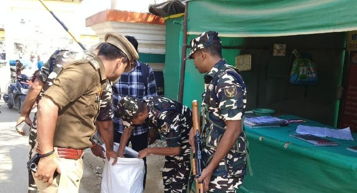 india nepal border security tightened after delhi blast high alert in maharajganj