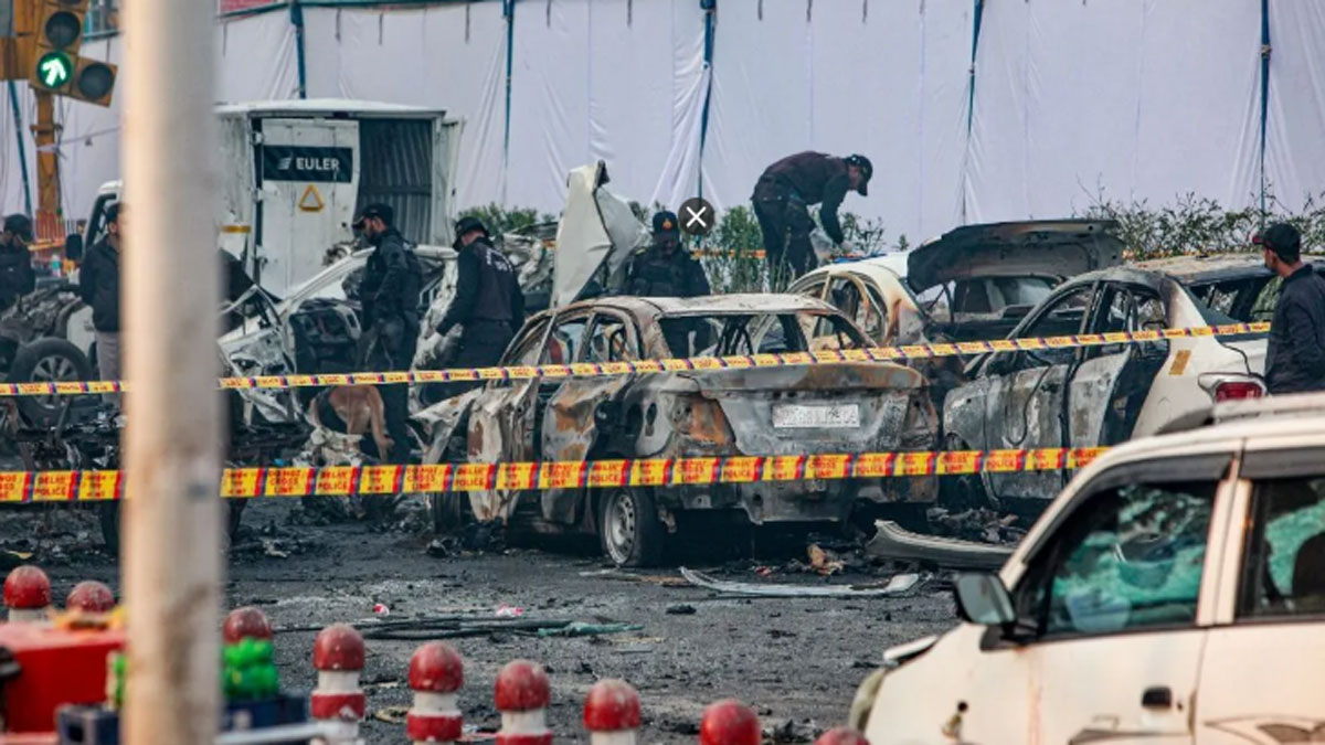 delhi blast search for the suspicious red car seen at the red fort continued till doon