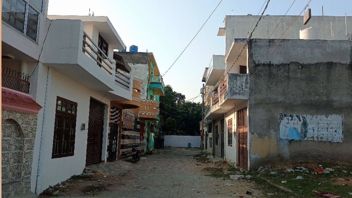 delhi blast neighbors flee in fear colony deserted