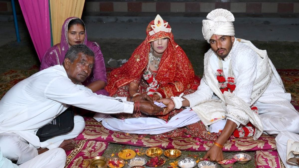 dowry free wedding graduate accepts 1 coconut in haryana