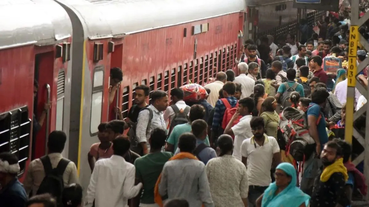bihar elections irctc passengers stranded due to unconfirmed train tickets railway special trains
