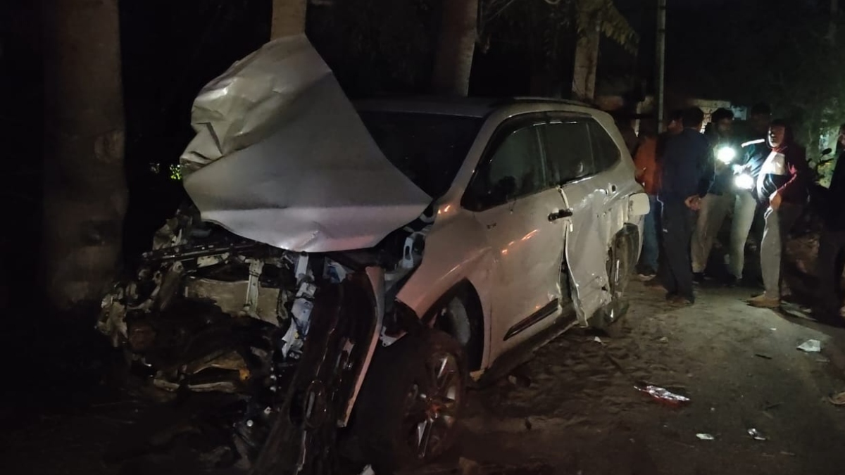 gurugram road accident two killed four injured in innova collision