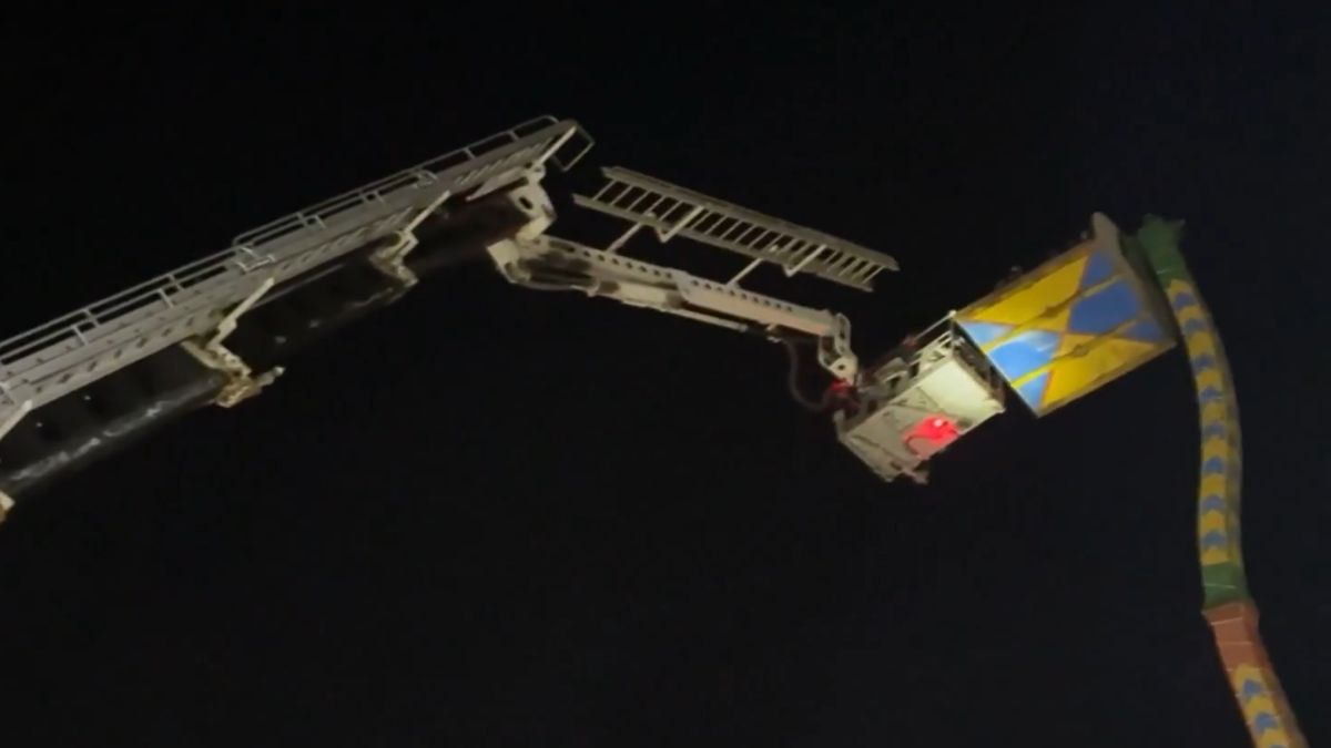 8 rescued after ferris wheel malfunction in cuttack see video