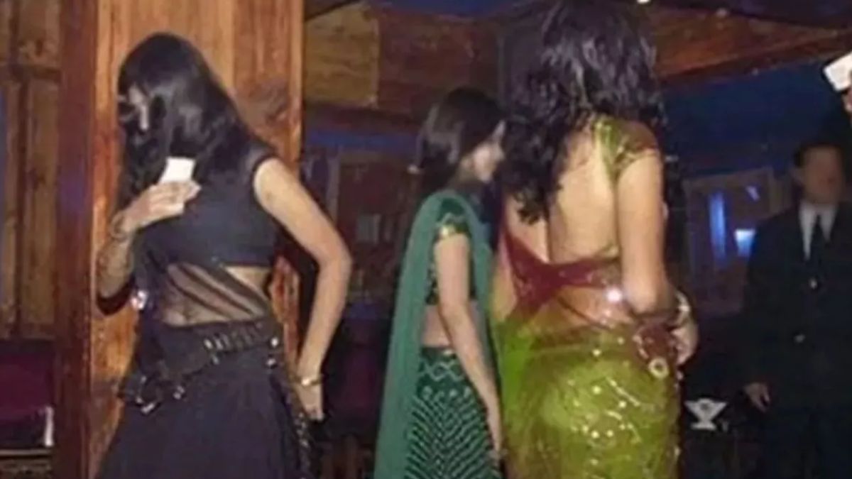 delhi guest house fire 27 minors found in illegal oyo hotel