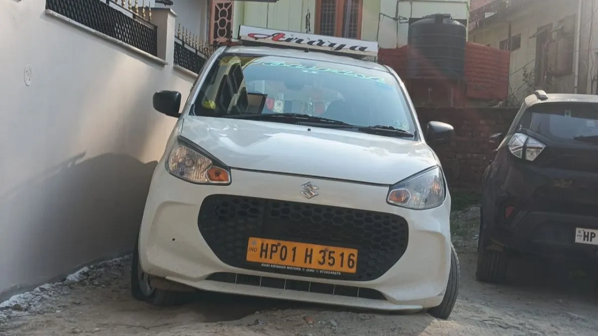 हिमाचल: हमीरपुर में चिट्टा तस्कर ने थाना प्रभारी पर चढ़ाई गाड़ी, आरोपित नाका तोड़कर फरार; SHO ने चलाई गोलियां
