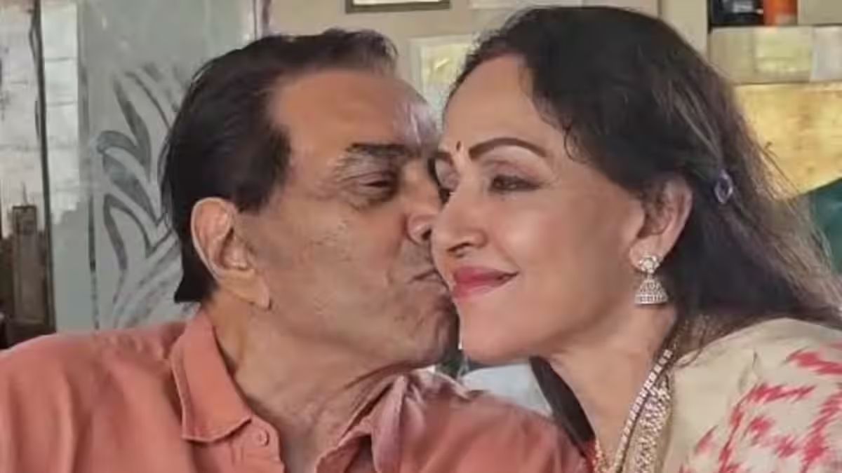 dharmendra paid spotboye money for hugs from hema malini during sholay shooting