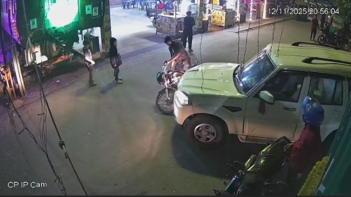 jamshedpur news burmamines police station clerk assaults parking attendant