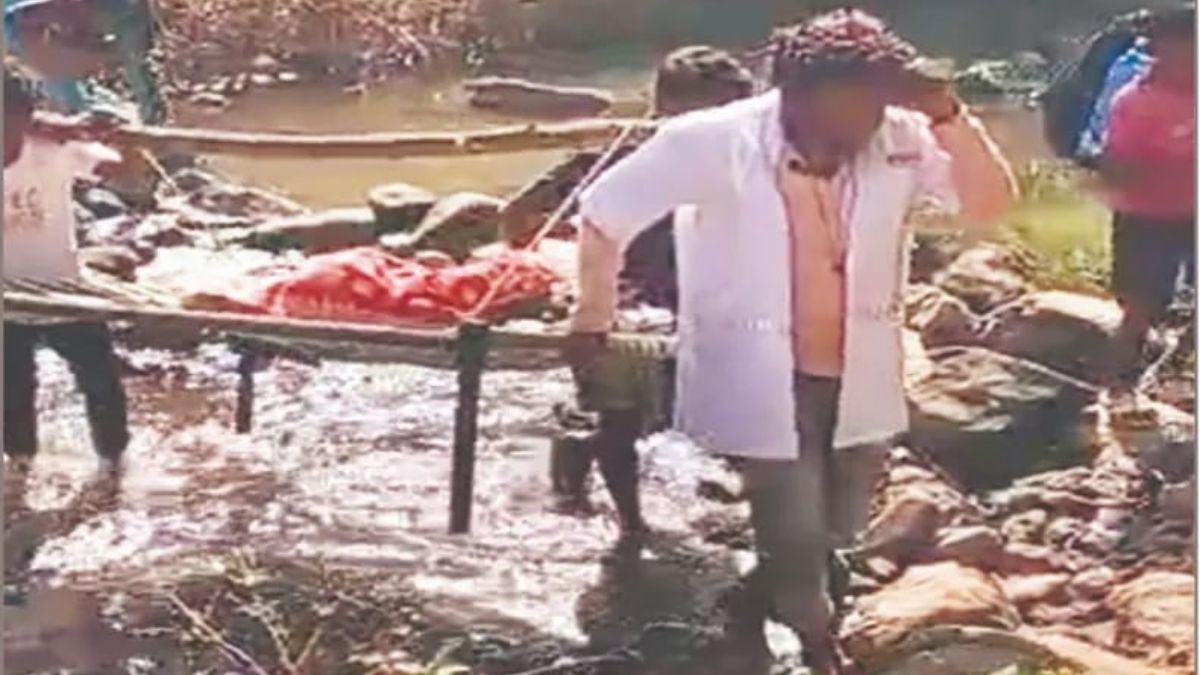 pregnant woman carried on cot due to lack of road in kandhamal odisha