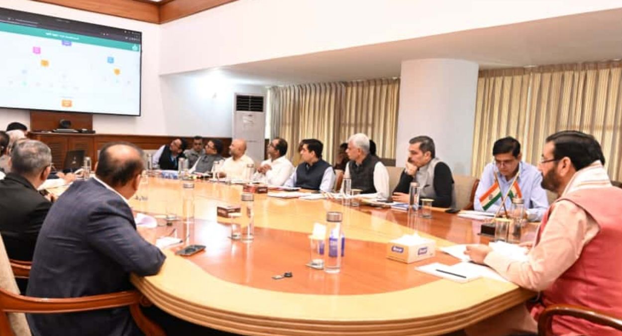 haryana action on officials for ignoring road complaints on mhari sadak app