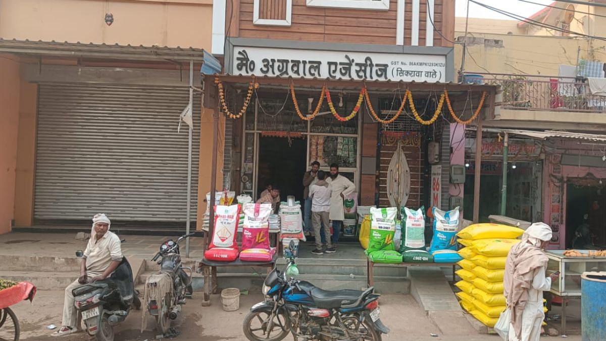 delhi blast 2025 nuh link emerges nia detains shopkeeper