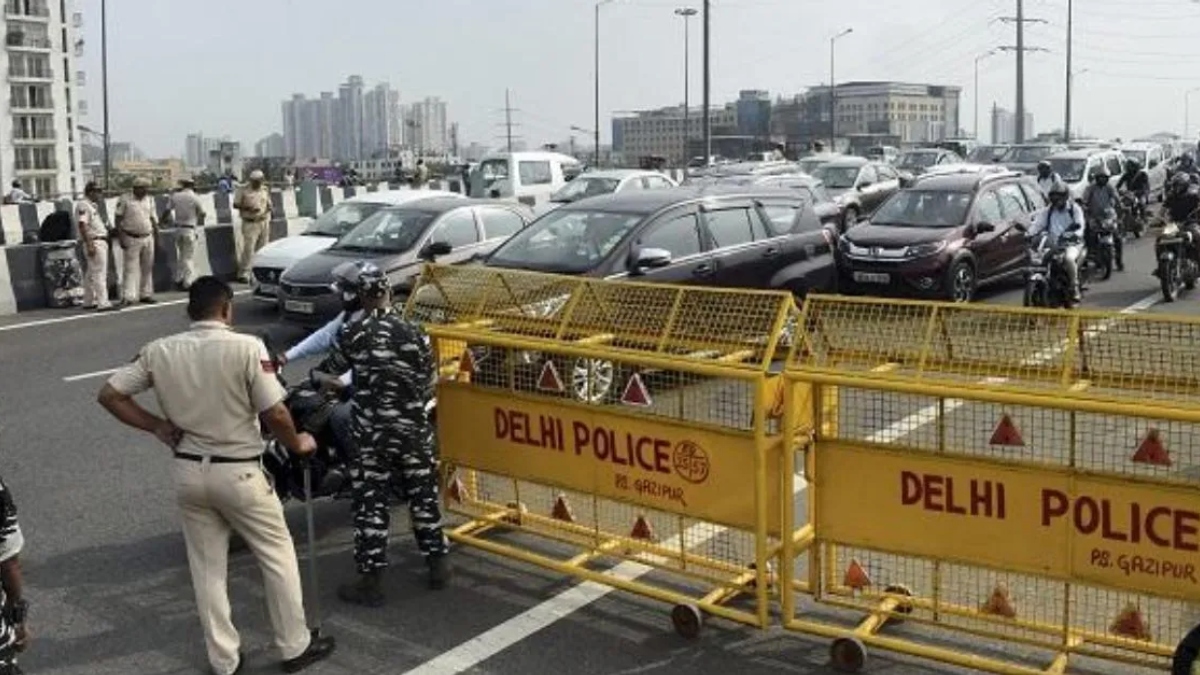 delhi police advises passengers to reach railway stations airport early amid heightened security