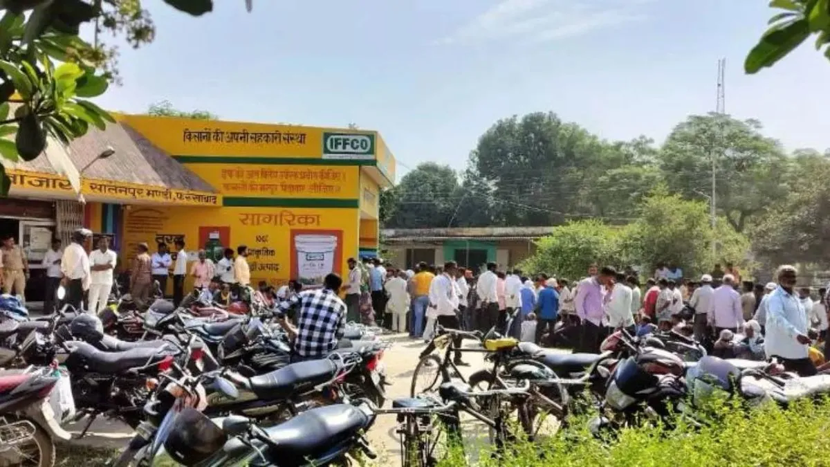 एनपीके खाद के दाम में बढ़ोतरी, मुरादाबाद के किसानों पर 430 रुपये का बोझ, निजी कंपनियों की मनमानी जारी
