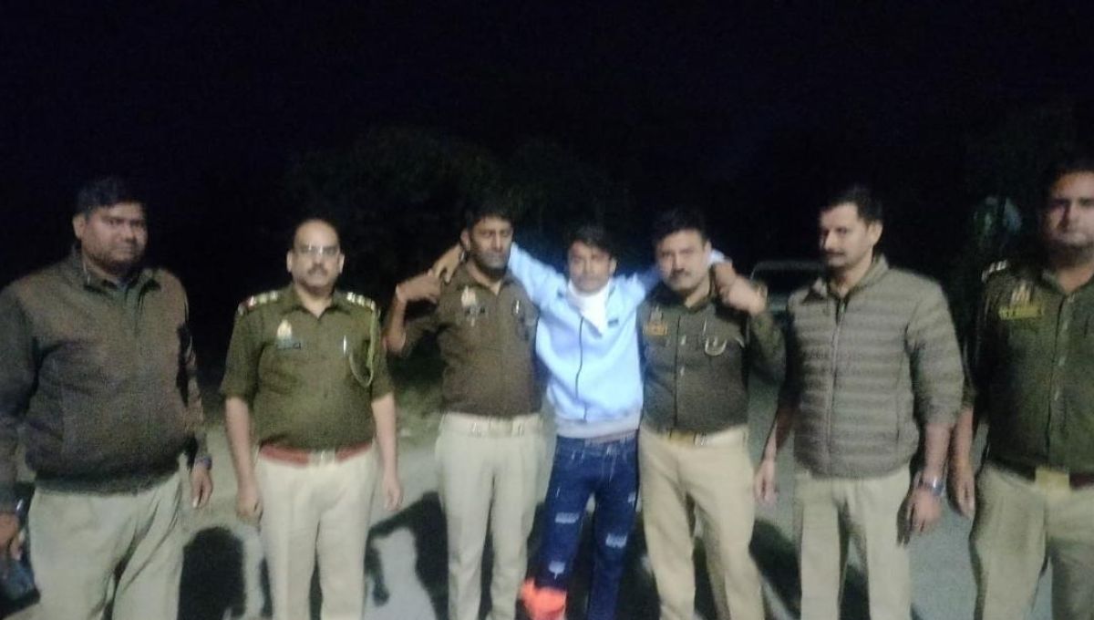 kanpur jewelry store robbery thief injured in police encounter