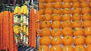 बिहार विधानसभा चुनाव रिजल्ट से पहले बढ़ी फूलों और लड्डू की मांग