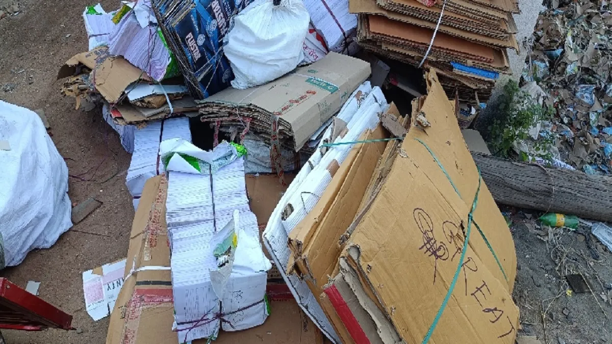 Voter List के फार्म बिक रहे कबाड़ में... लापरवाही या धांधली? जांच की मांग तेज