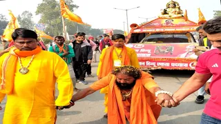 सनातन एकता पदयात्रा में चोटी से रथ खींचते बद्री।
