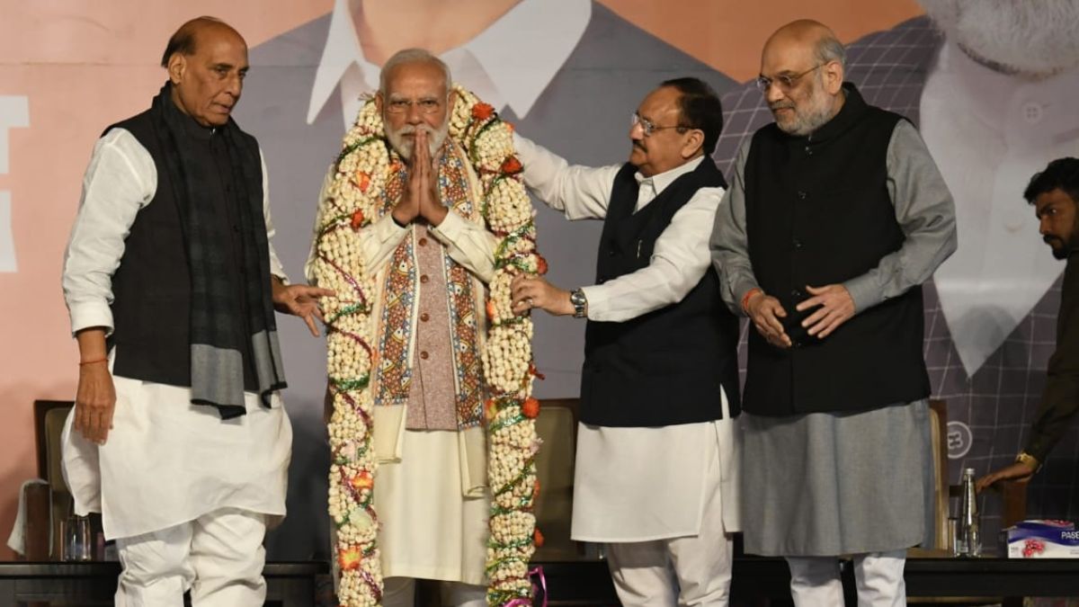 bihar victory celebrations in delhi pm modi boosts morale