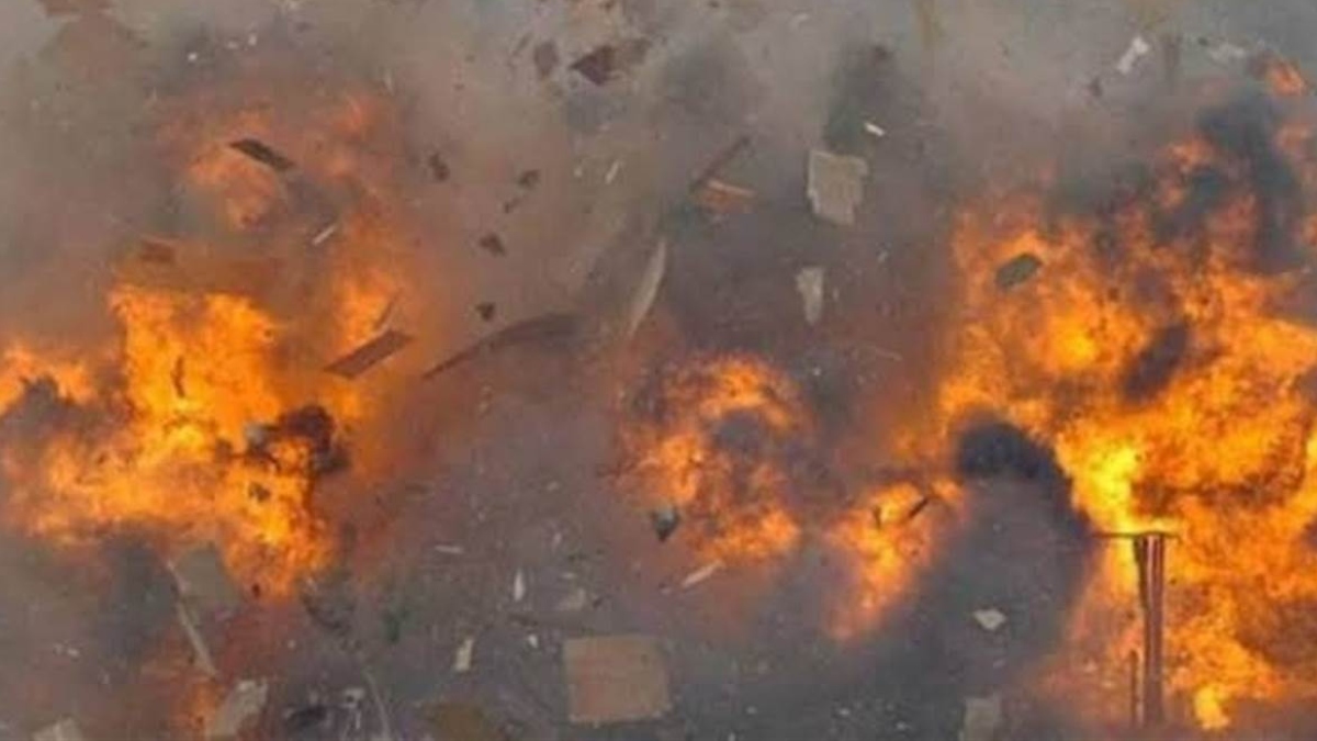 hapur news explosion in kheda house two injured