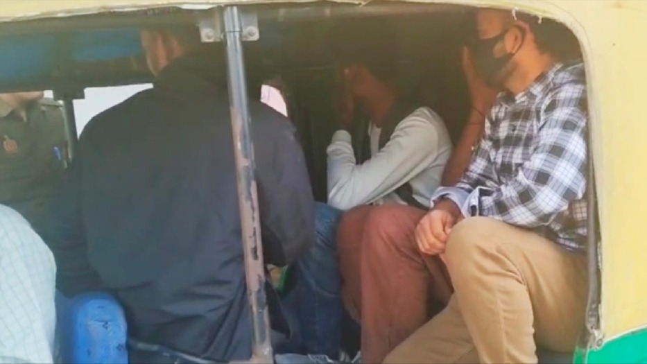 kushinagar hotel raid 22 detained in objectionable condition hotel sealed