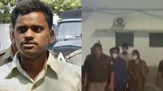 वीरान पड़ा मकान खंडहर, आगे की जिंदगी गांव में बिताएगा या दिल्ली में तलाशेगा नया ठिकाना, कुछ पता नहीं