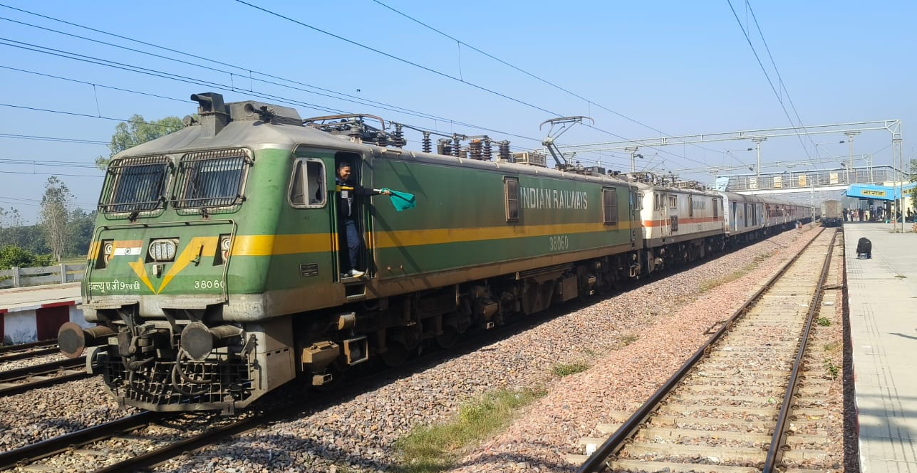 train power failure at nagal amritsarindore janshatabdi express affected