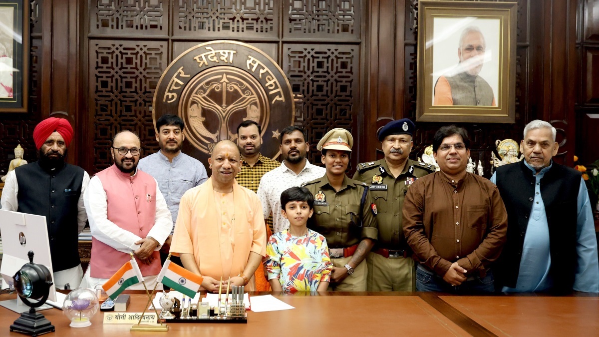 cricketer deepti sharma met cm yogi aditya nath and dgp up rajiv krishna