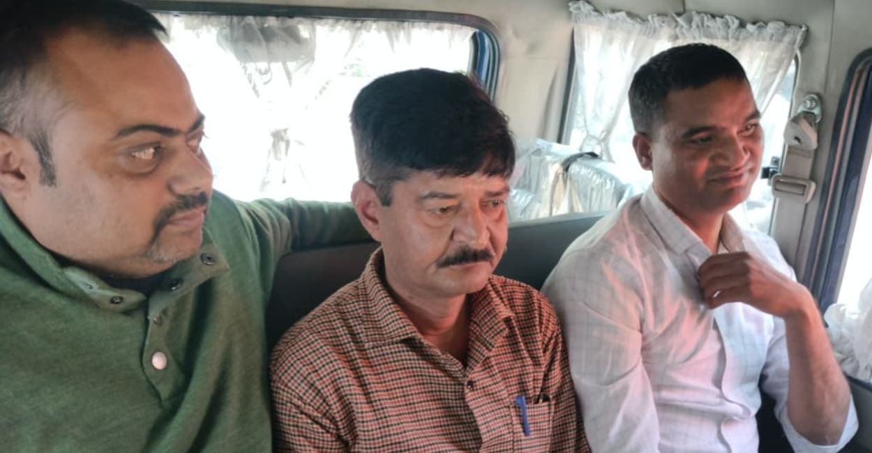 farrukhabad senior clerk arrested for bribery in police department