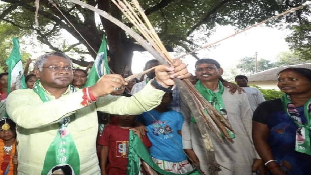 ghatshila byelection result 2025 jmm dominates bjp fails to gain lead