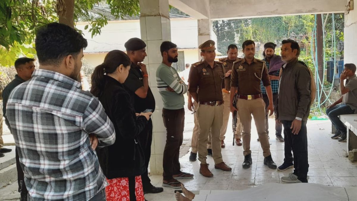 gonda news eyes from the body of a young man missing body was kept in the gonda mortuary family members are so angry on negligence