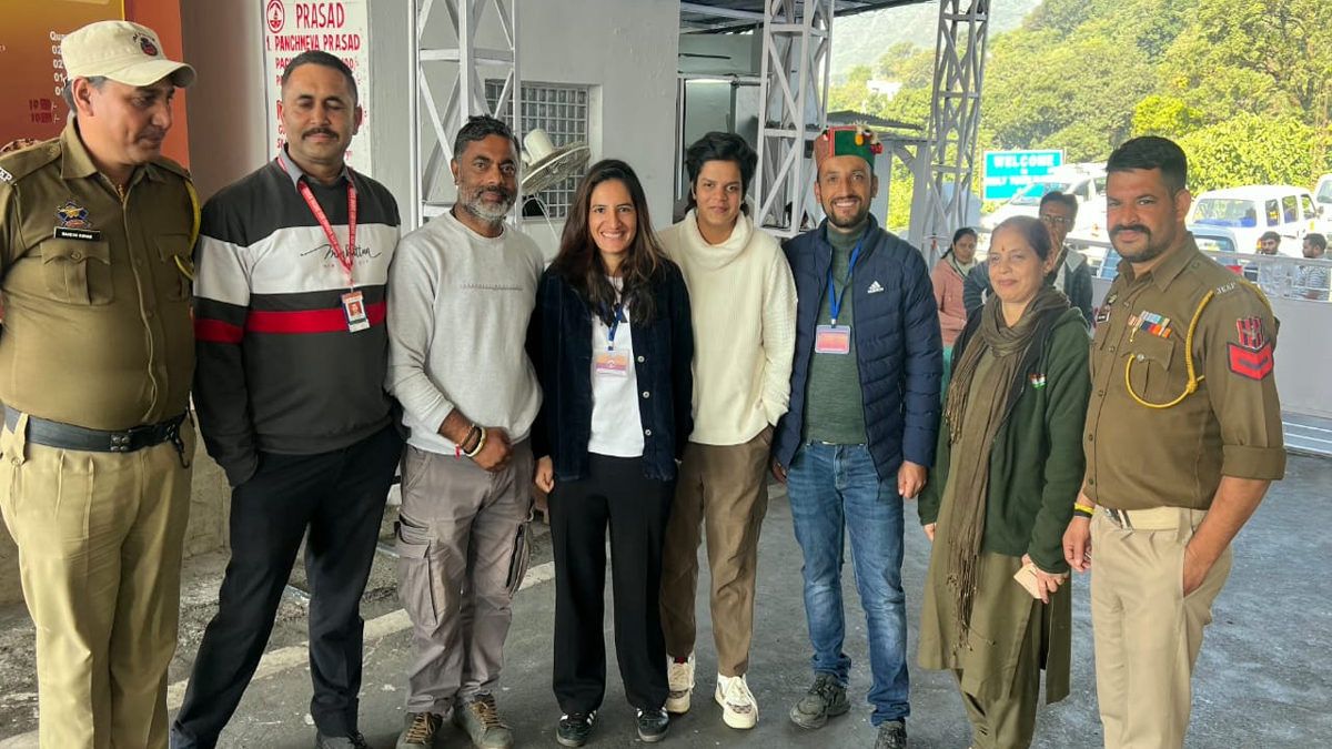 indian womens cricket stars visit vaishno devi temple