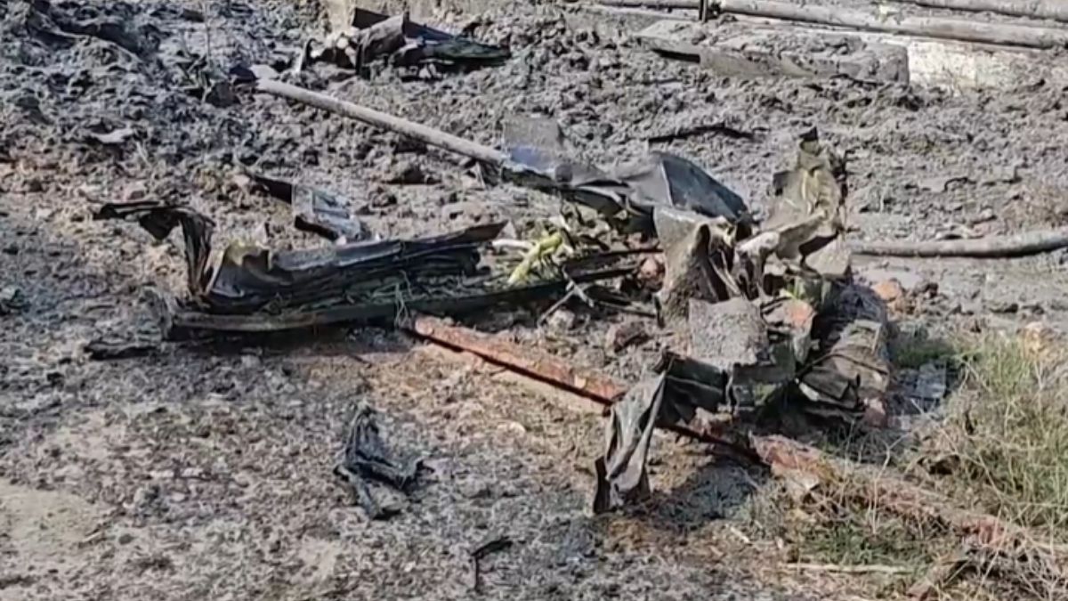 indian air force trainer aircraft crashes near chennai pilots safe