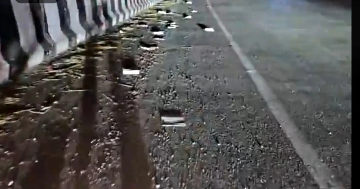 कठुआ में हाईवे पुल पर मिले 10वीं कक्षा के प्रश्न पत्र; पूर्व पार्षद ने उठाए सवाल, साजिश की जताई आशंका
