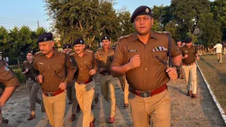 एसएसपी प्रमेंद्र डोबाल ने जवानों के साथ लगाई दौड़। जागरण