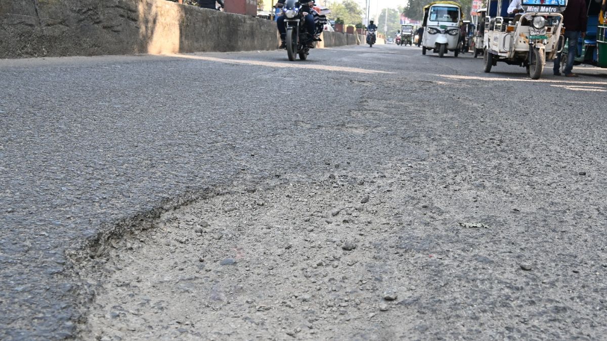 bareillysmartcityroadsexposed150potholes15kmroad