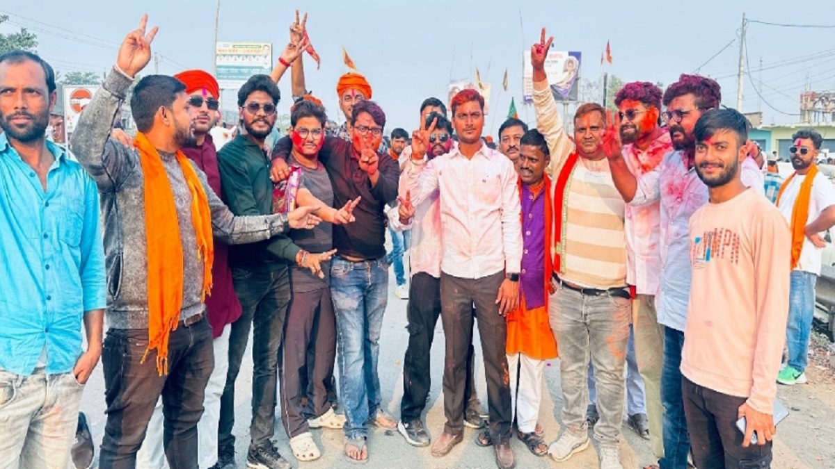 supporters of political parties are busy assessing vote counts in darbhanga amid discussions about victory and defeat