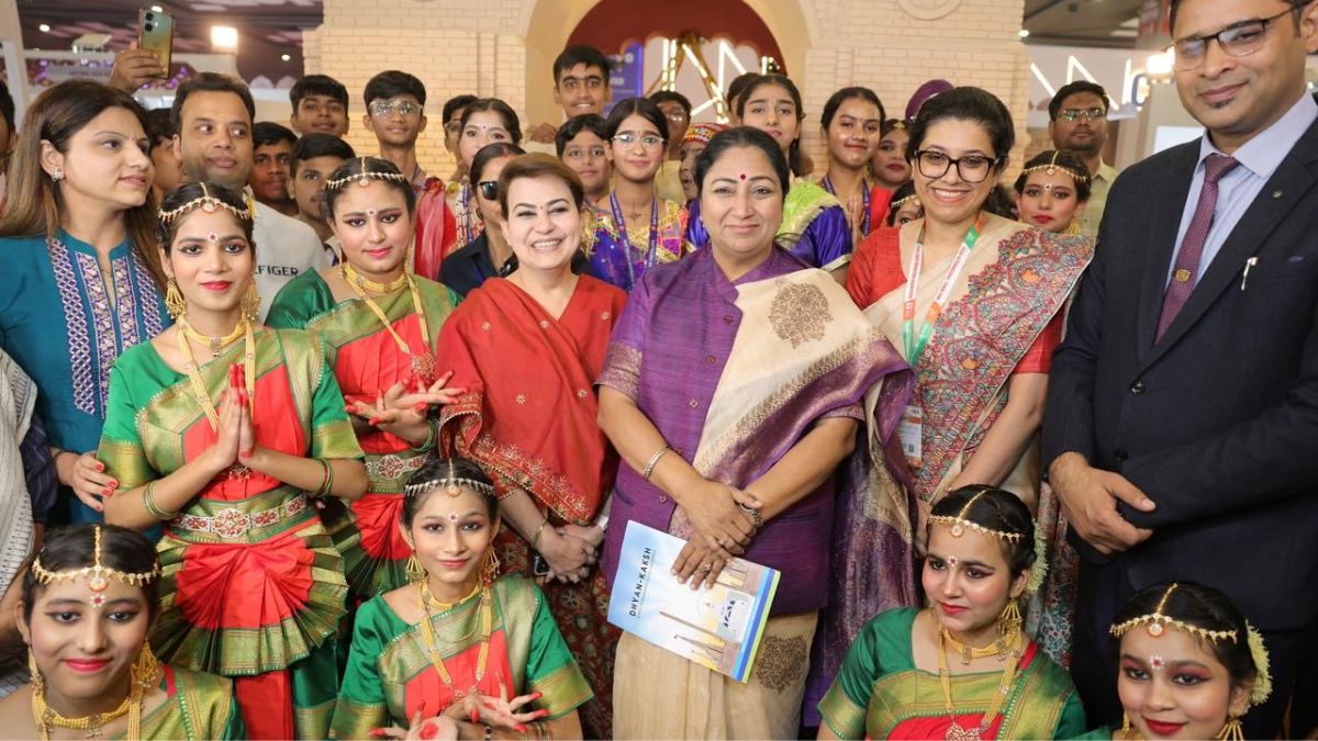 delhi pavilion shines at international trade fair cm inspects women entrepreneurs