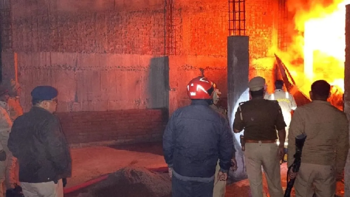 कन्नौज में शॉर्ट सर्किट से हार्डवेयर की दुकान में लगी भीषण आग, 50 लाख रुपये का नुकसान
