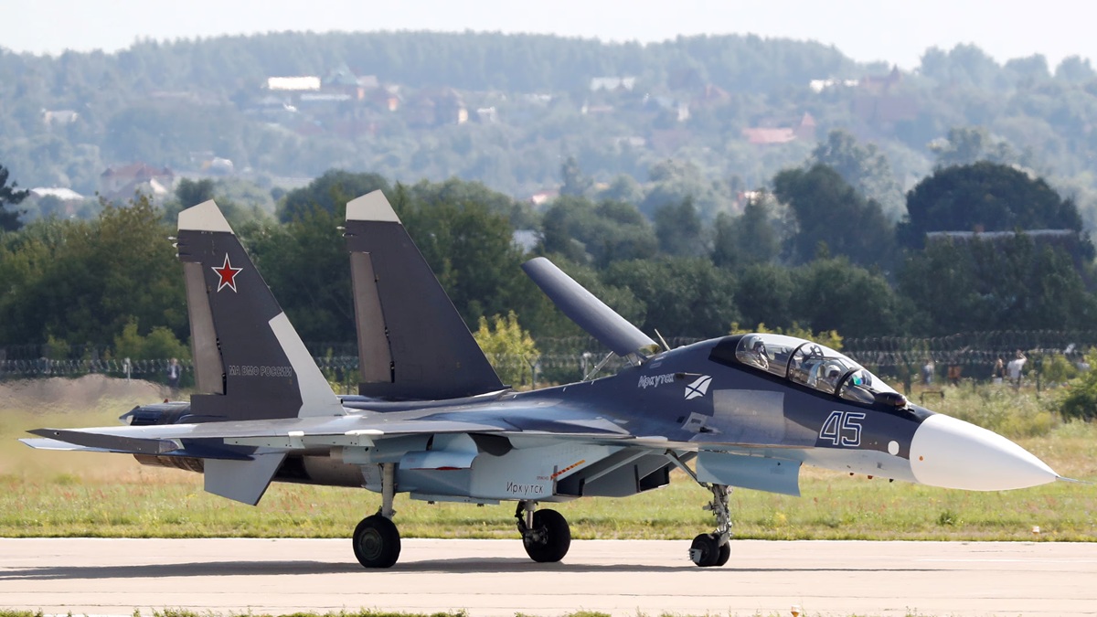 russian su 30 fighter jet crashes during training flight 2 killed