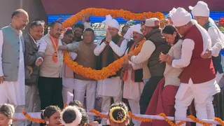 नेपाल सीमा पर काली और गोरी नदी के संगम पर आयोजित जौलजीबी मेले का मुख्यमंत्री पुष्कर सिंह ने उद्घाटन किया।