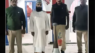 कलवारी थाने में गिरफ्तार हाफिज कमाल अहमद। सौ. पुलिस