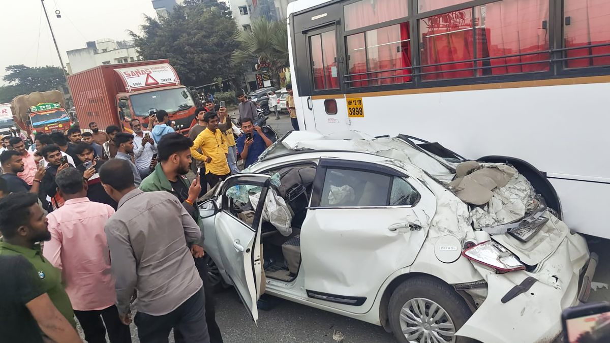 horrific accident on punebengaluru highway police filed murder case against deceased driver cleaner