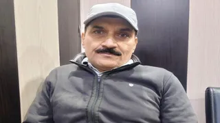 प्रयागराज की एंटी करप्शन टीम के अधिकारियों ने आपूर्ति निरीक्षक को झूंसी में रिश्वत लेते रंगे हाथ गिरफ्तार किया।