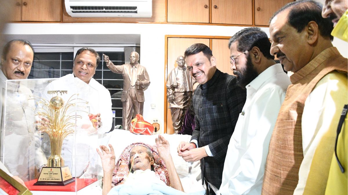 ram sutar honored with maharashtra bhushan award