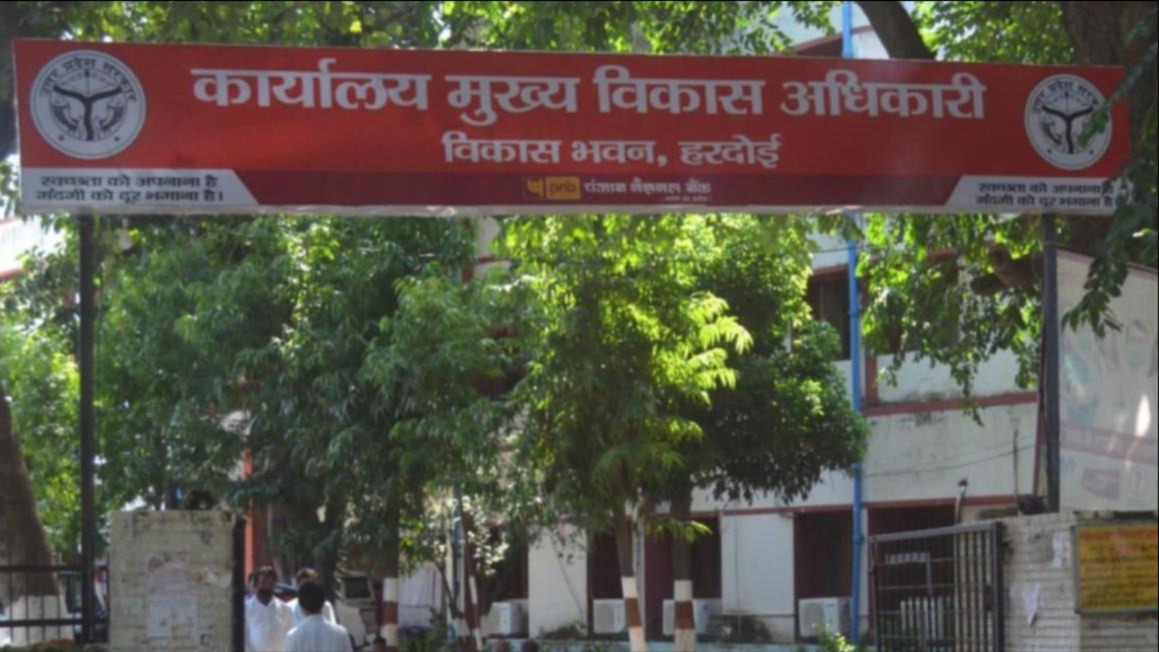 hardoi panchayat development work probe 18 secretaries salaries frozen