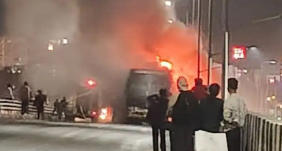 bus fire on zirakpur flyover passengers evacuated safely