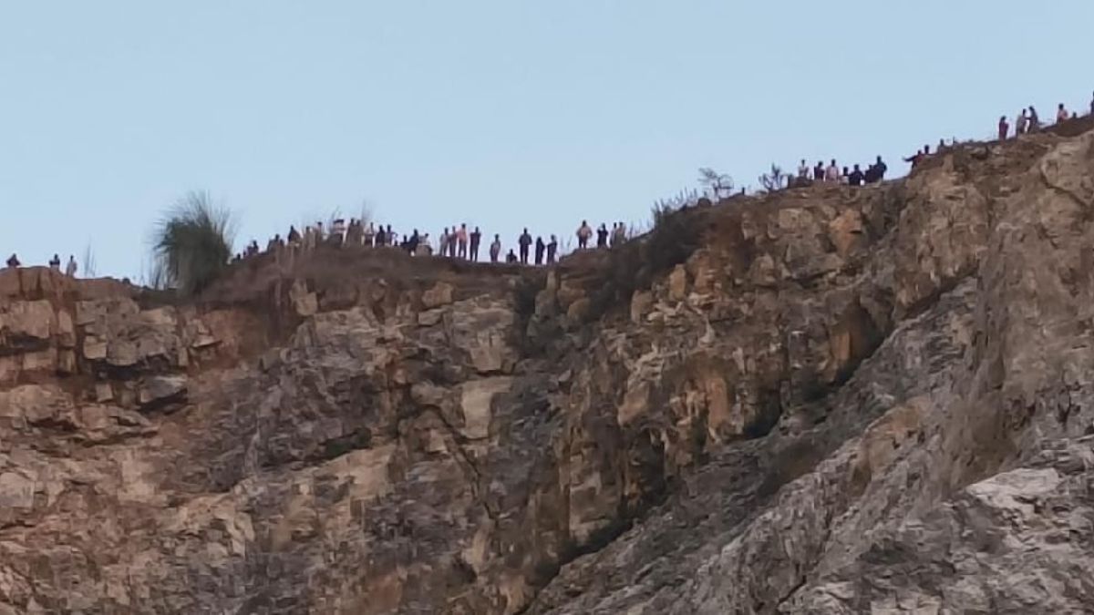 sonbhadra mining accident one dead several feared trapped